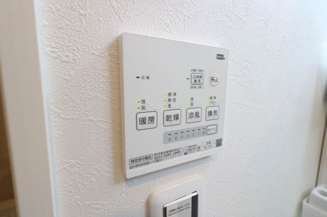 便利な浴室乾燥機付き。