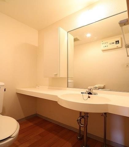 大きな鏡でチェック