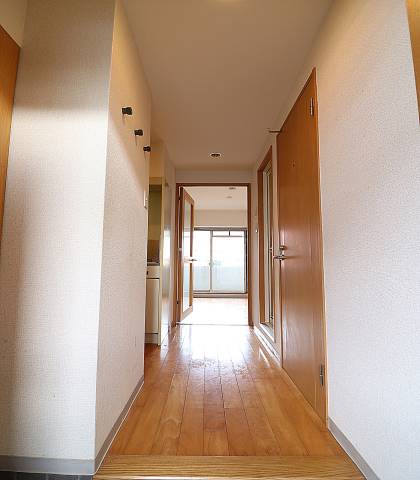 玄関収納も完備。