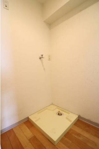 室内洗濯機置場完備。