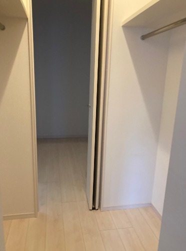 かさばりやすいお洋服もたっぷり収納可能です