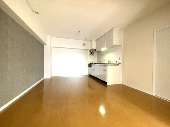 家具の配置が楽しくなるリビングですね