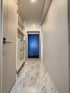 明るい玄関ですね