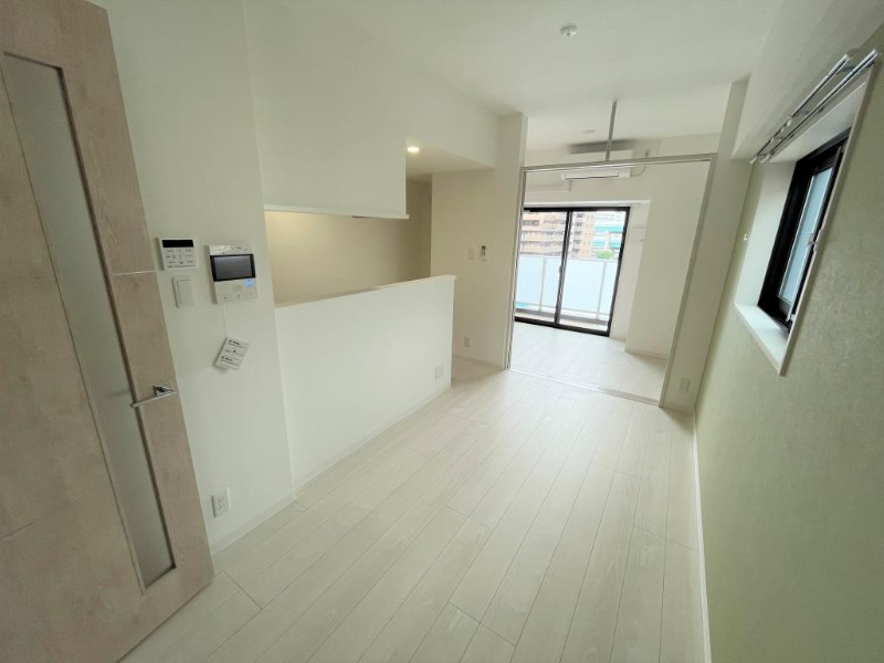 角部屋で明るいリビングです