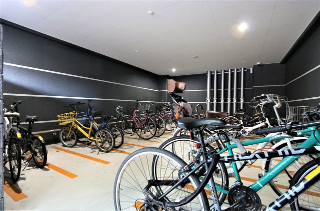 雨や盗難防止の屋根付き駐輪場