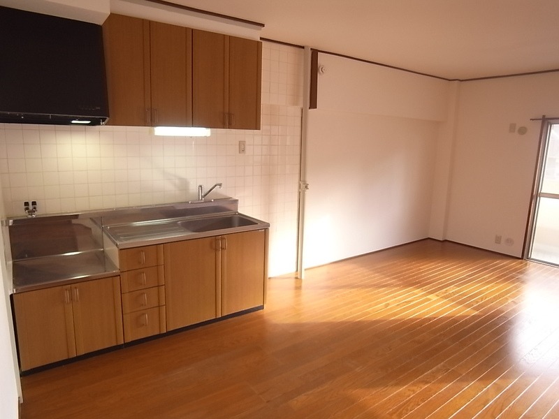 家具の配置に困らないリビングですね