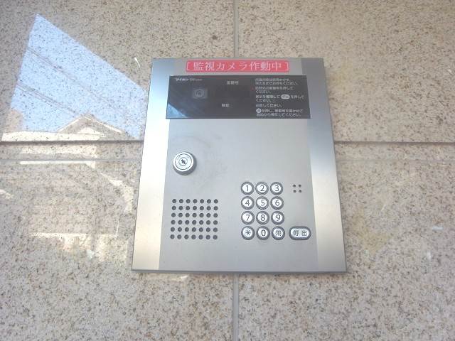 安心のオートロック完備です