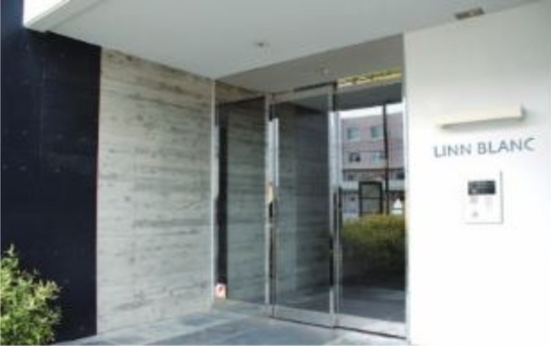 清潔感あるエントランスですね