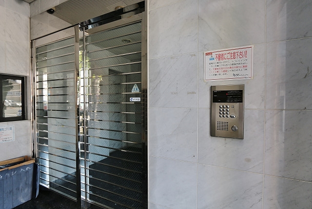 安心のオートロック付きです