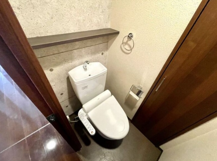 清潔感のあるトイレですね