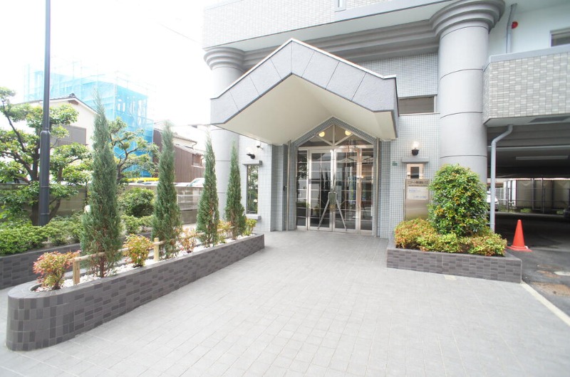 エントランスはかっこいいですね