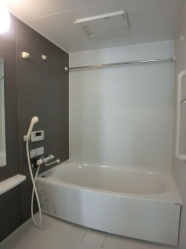 ゆったりとくつろげるバスルームです