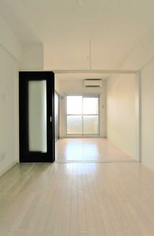 家具の配置に困らないリビングですね