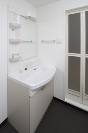 毎日の身支度もしやすい洗面所です