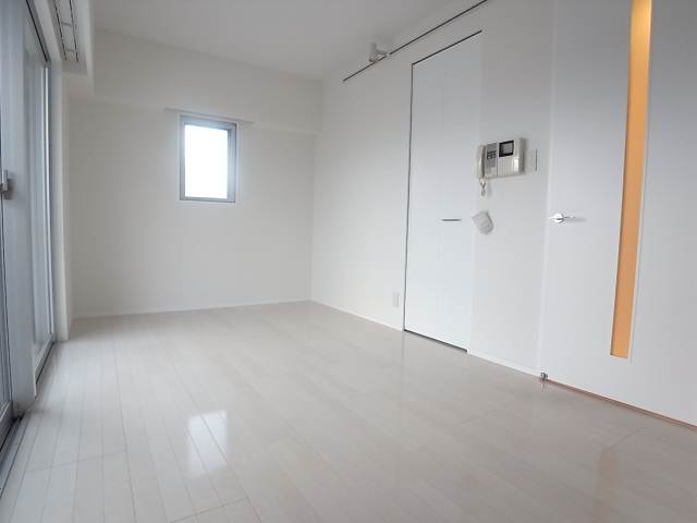 お部屋も白基調です。