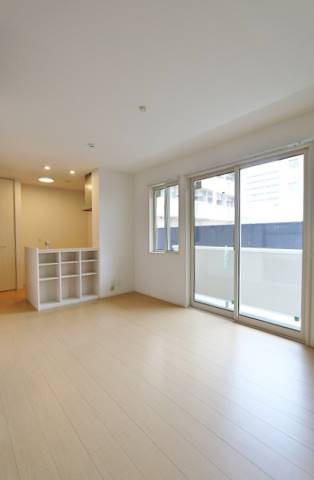 家具の配置に困らないリビングですね