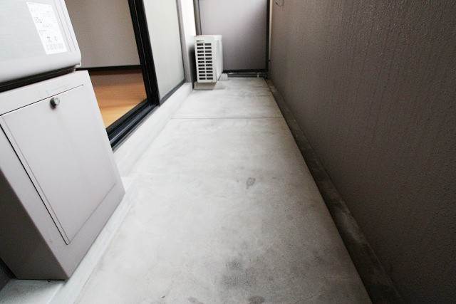 日当たりの良いバルコニーですよ