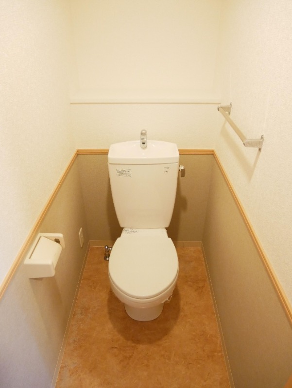 清潔感のあるトイレですね