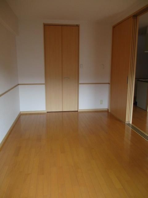 こちらは寝室にぴったりの洋室ですね