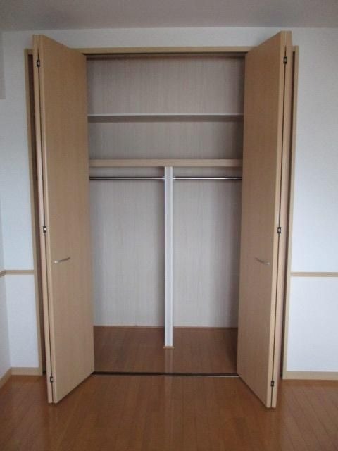 大容量の収納でお洋服が多い方も安心ですね