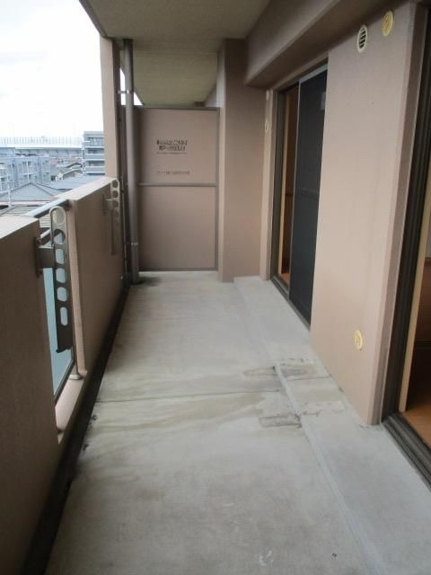 天気のいい日はこちらに洗濯物を干せます