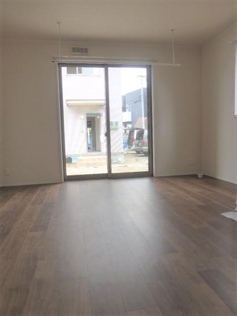 家具の配置に困らないリビングですね