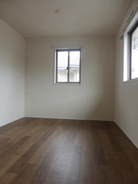 こちらは寝室にいかがでしょうか