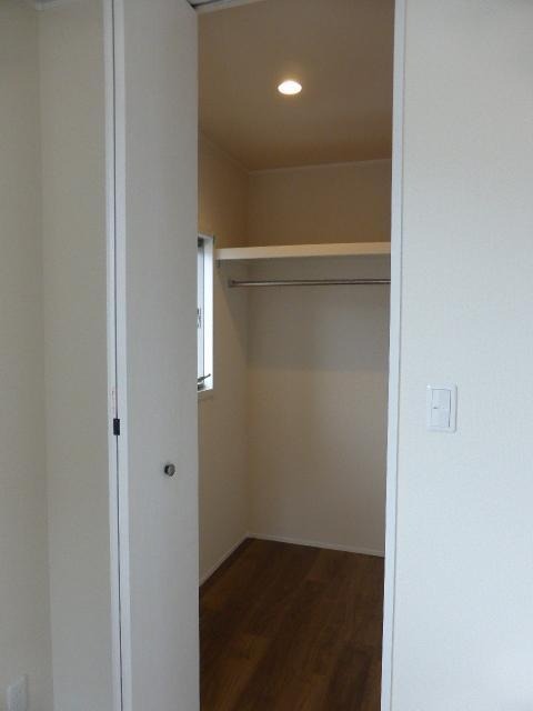 こちらにも収納がございます