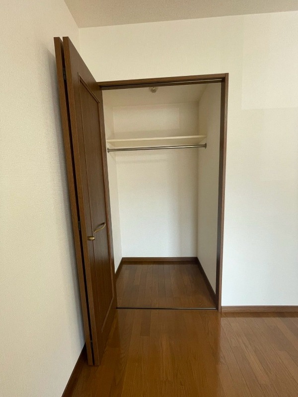 奥行きのあるクローゼット