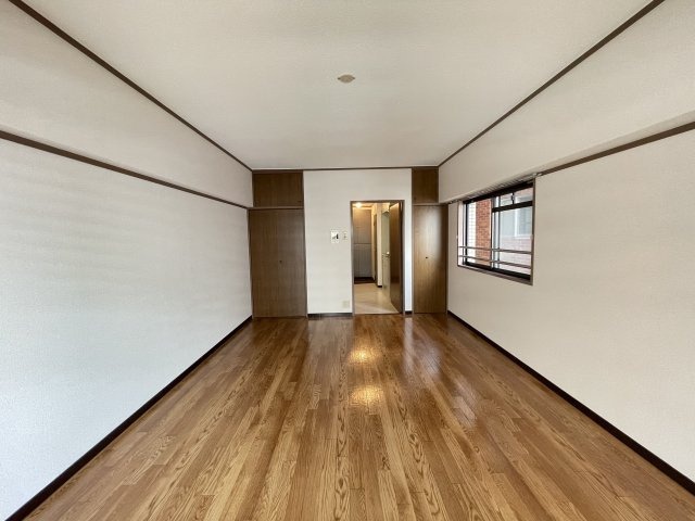 こちらは寝室にいかがでしょうか？？