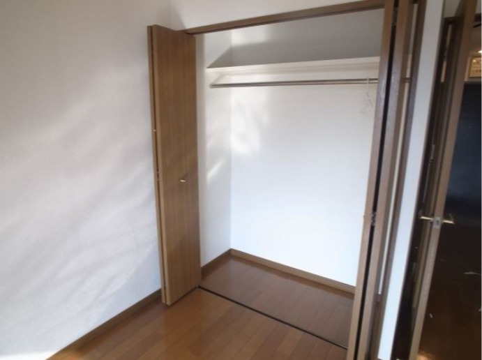奥行きのあるクローゼットですね