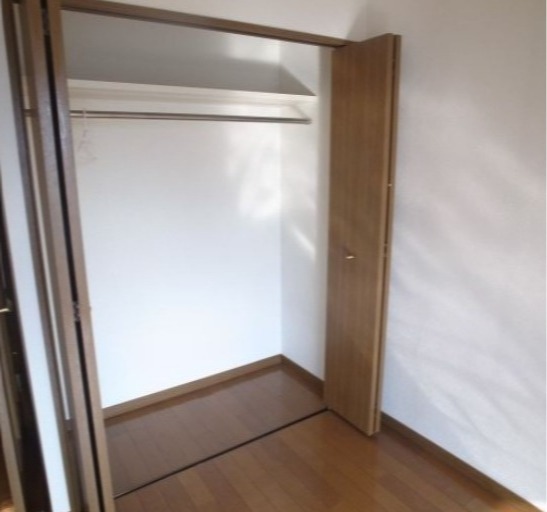 奥行きのあるクローゼットですね