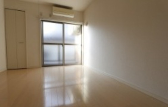 家具の配置に困らないリビングですね