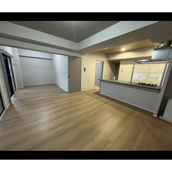 こちらは寝室にピッタリの洋室です