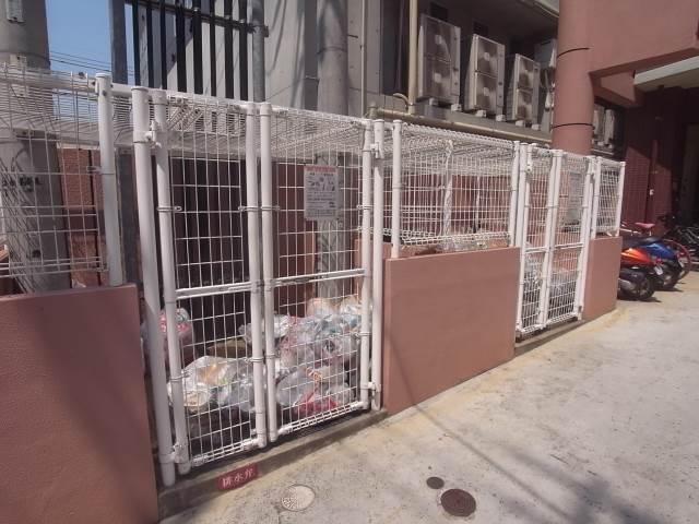 敷地内ゴミ置き場です。