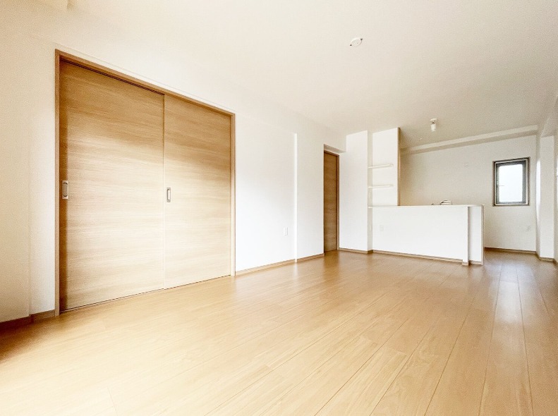 家具の配置に困らないリビングですね