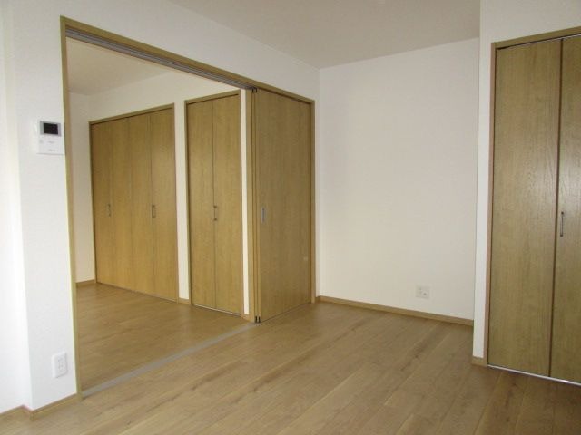 家具の配置に困らないリビングですね