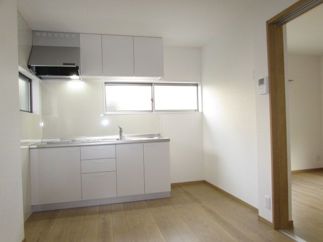 キッチンに窓があります。