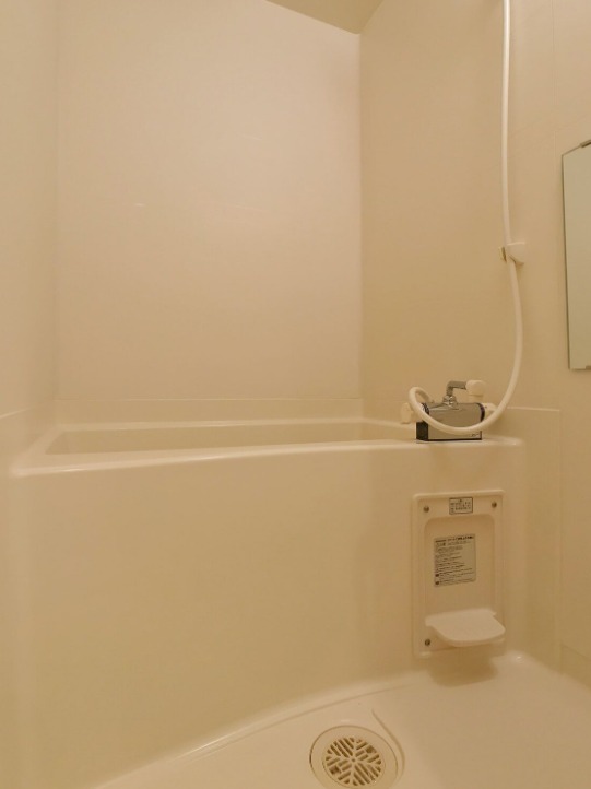 浴槽もあって疲れも取れます。