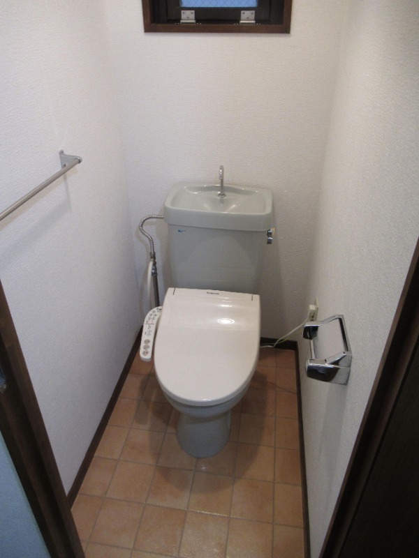 清潔感のあるトイレですね。