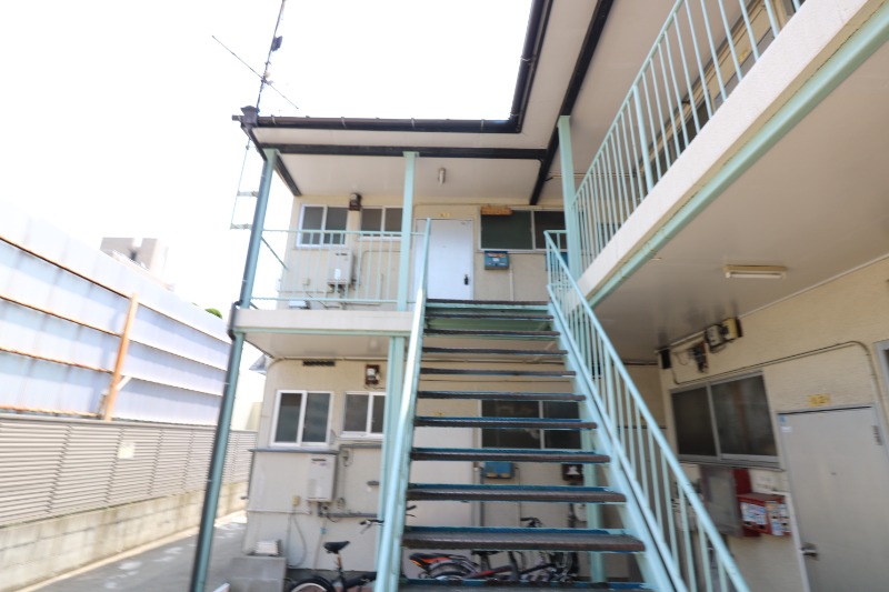 高い柵で安心です。