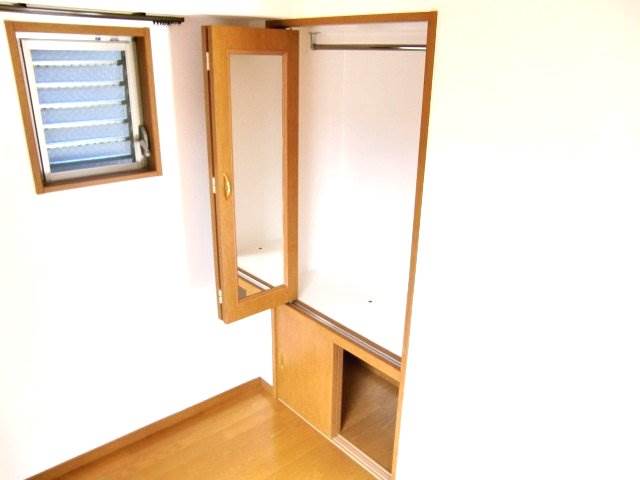 お洋服が多い方でも安心の収納力