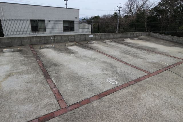 平置き駐車場完備。