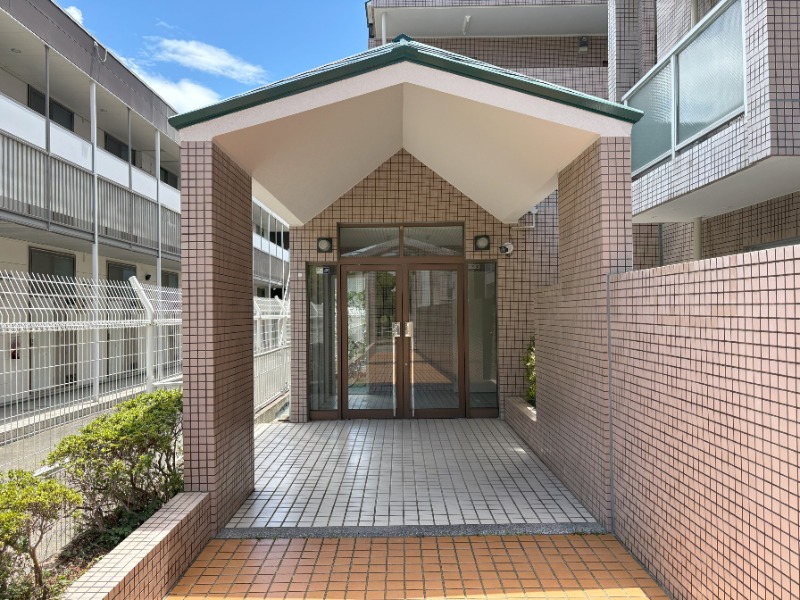 綺麗なエントランスですね。