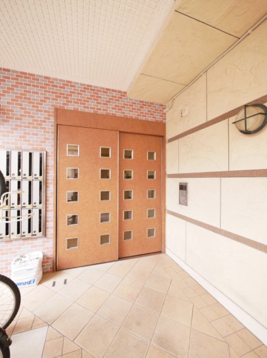 清潔感のあるエントランスですね