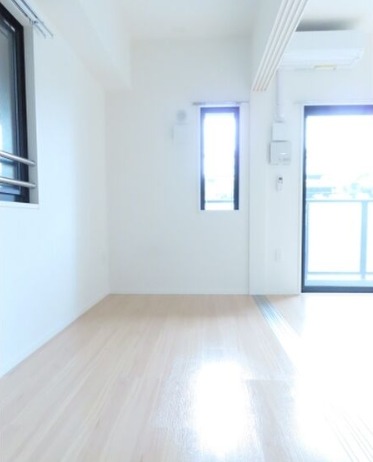 こちらは寝室にピッタリの洋室です