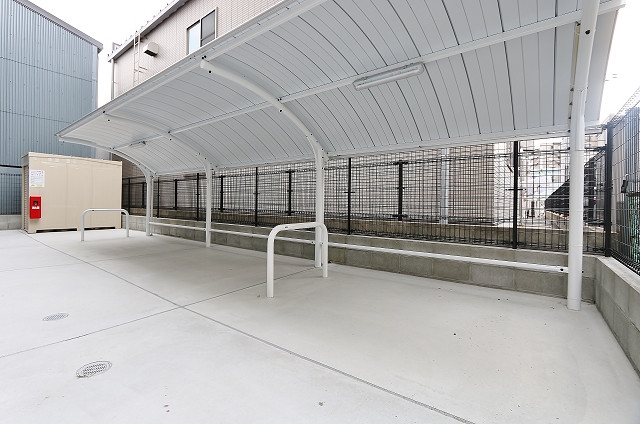 駐輪場も屋根付きです