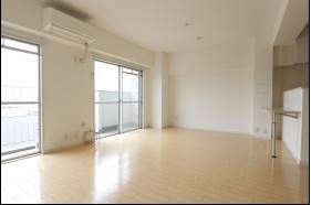 家具の配置に困らないリビングですね