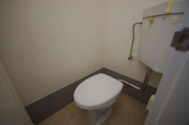 清潔感のあるトイレですね。