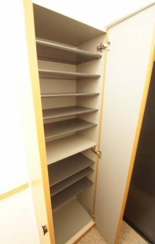 玄関収納もございます。